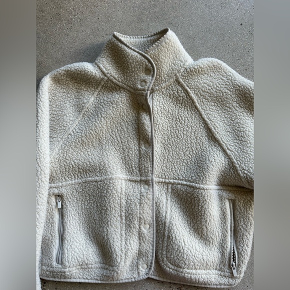 Aritzia Sunday best fleece button up - Picture 2 of 3